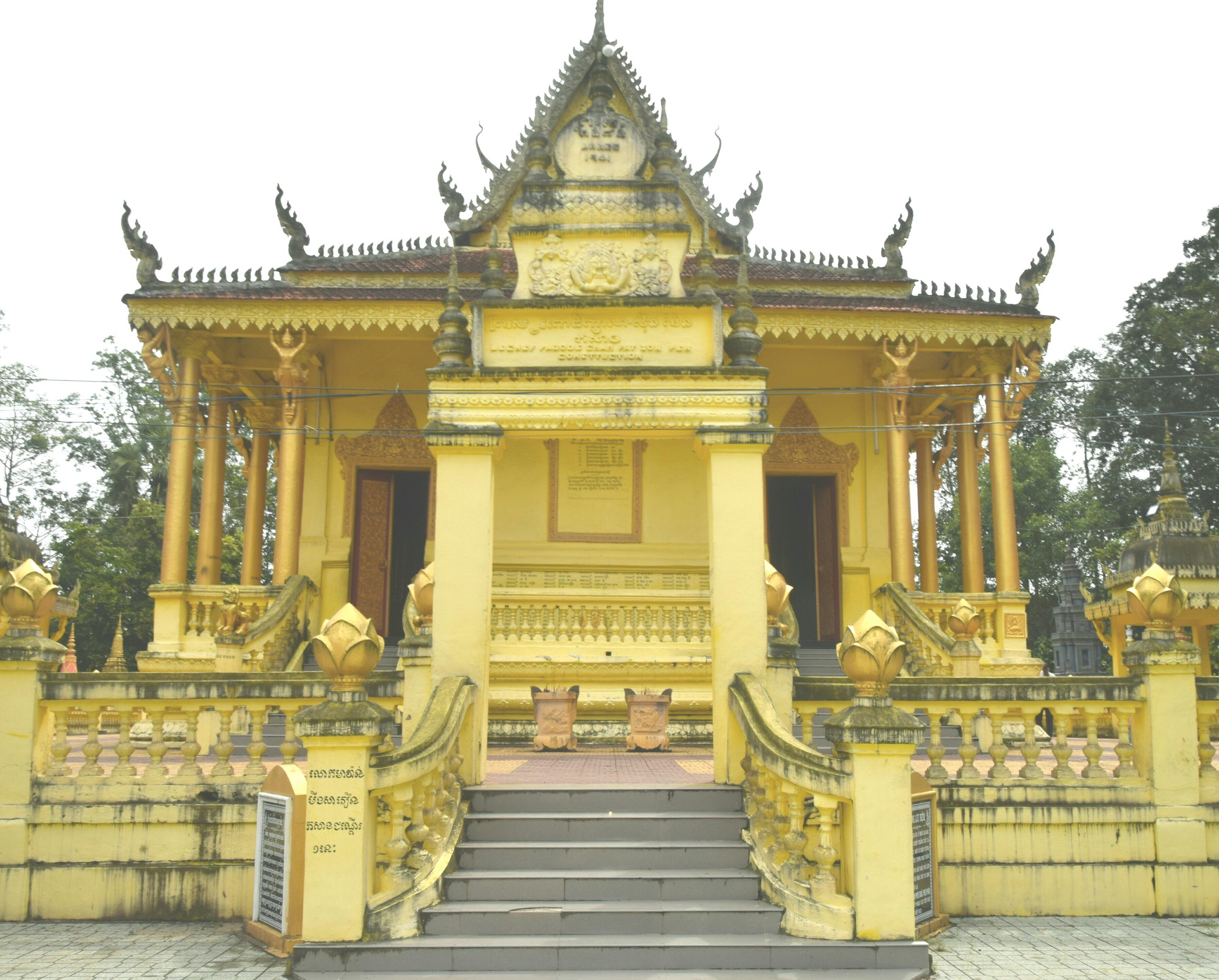 Độc đáo chùa Bốn Mặt